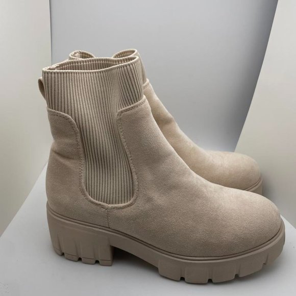 CUSHIONAIRE Women's STRETCH slip on Chelsea boot CREAM 7.5 - Picture 2 of 6